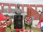 Памятник Михаилу Калашникову на Федеральном военном мемориальном кладбище